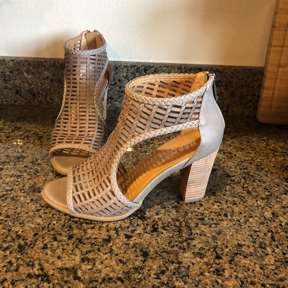 Open toe, zip back - Picture 2 of 2